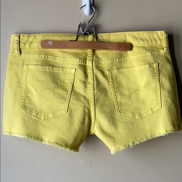 ✨BRAND NEW✨ GAP 1969 NEON YELLOW LOW RISE DENIM SHORTS FOR SUMMER - Picture 4 of 10